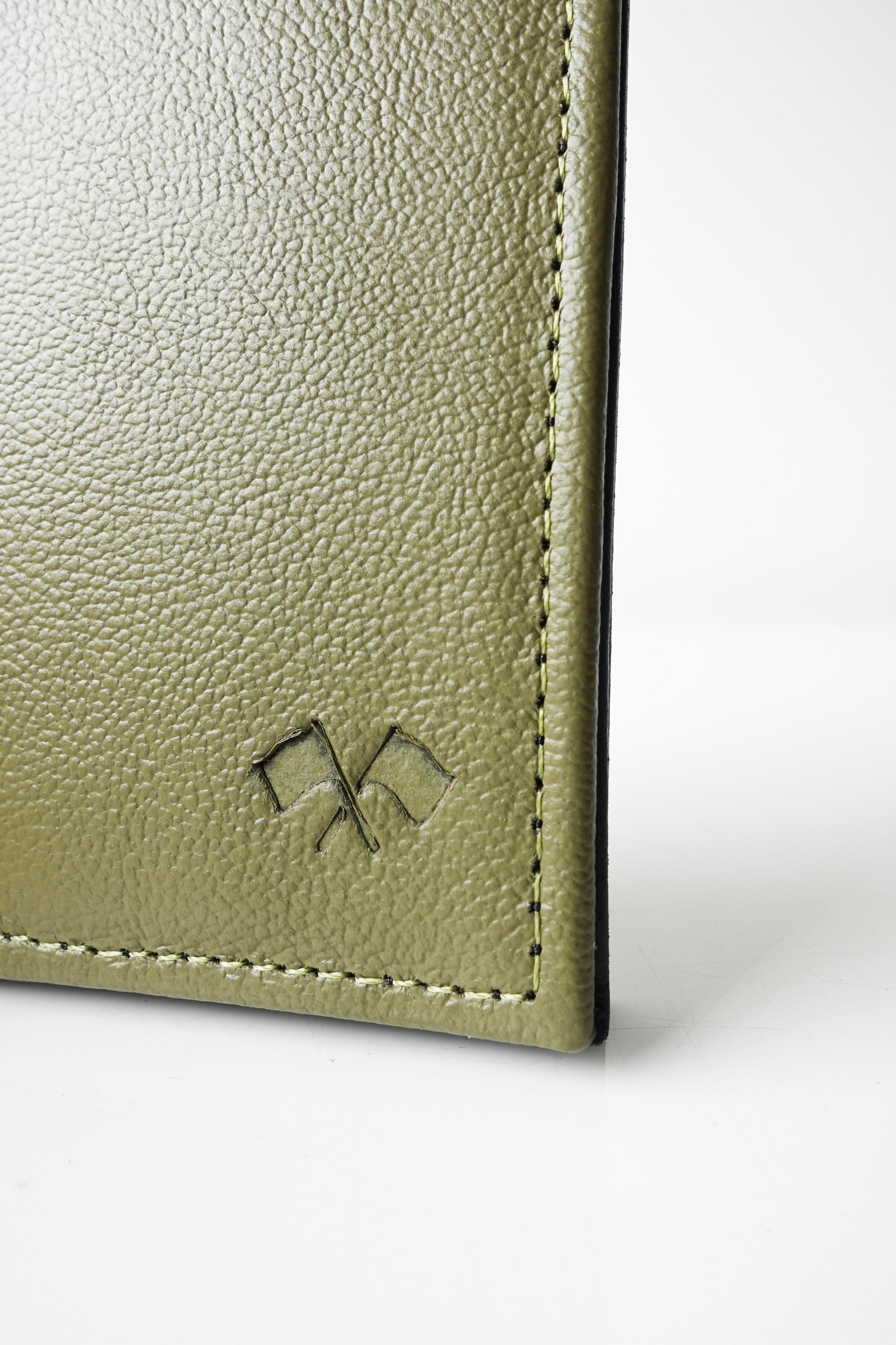 Billetera Mónaco Speciale Oliva / Negro